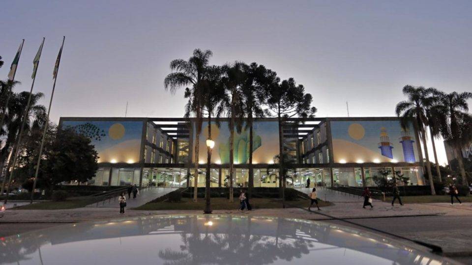 Prefeitura de Curitiba encerra home office de servidores Sede da prefeitura de Curitiba: disputa acirrada em 2020. | Albari Rosa/ Gazeta do Povo