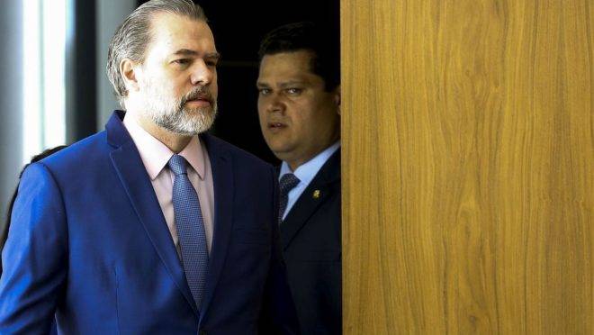 O presidente do Supremo Tribuna Federal, Dias Toffoli, e o presidente do Senado, Davi Alcolumbre: chefes de poderes querem evitar ‘assédio’ da imprensa.
