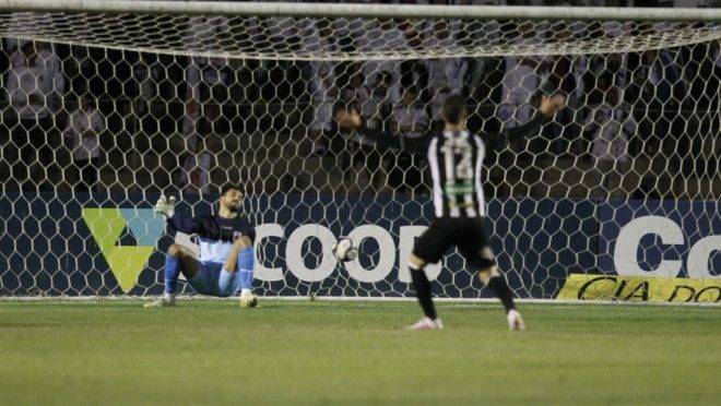 Gol do Figueirense contra o Paraná Clube.