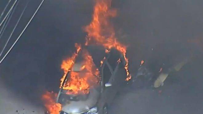Avião caiu sobre carros na região noroeste de Belo Horizonte