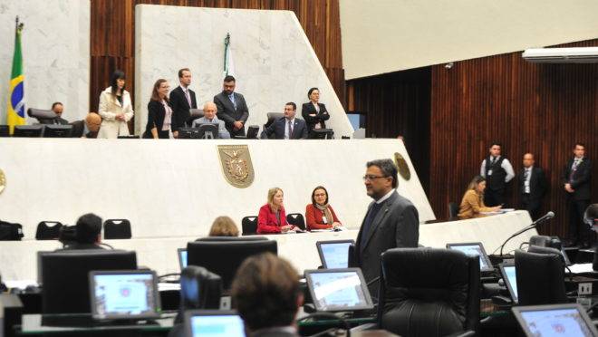 Sessão na Assembleia Legislativa do Paraná.