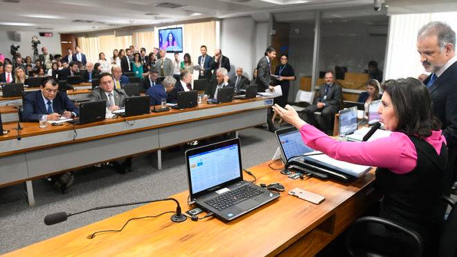 Reunião da CCJ do Senado.