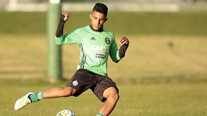 Dodô, cria do Coritiba, virou “talismã” na Europa