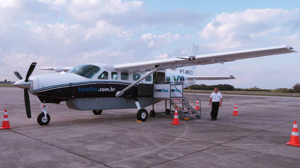 Cessna 208 na pista do aeroporto de Paranaguá