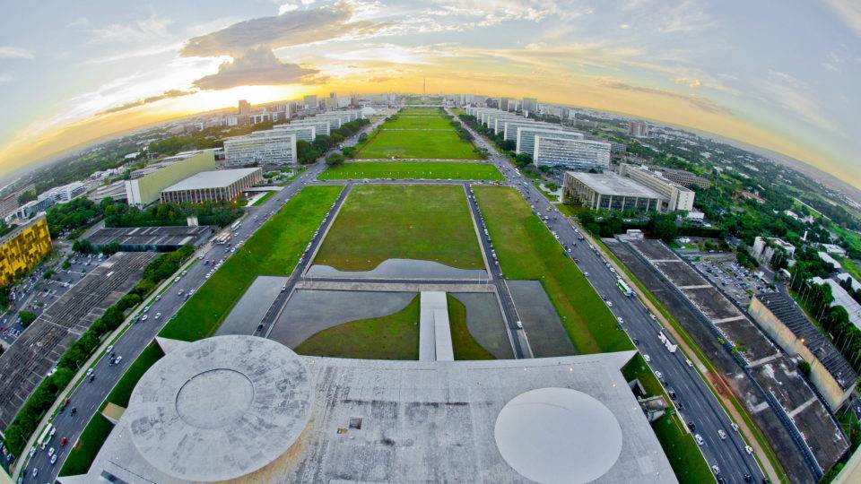 Após Previdência, alvo de Bolsonaro são os servidores públicos. Veja o que pode mudar Vista aérea da Esplanada dos Ministérios, em Brasília.