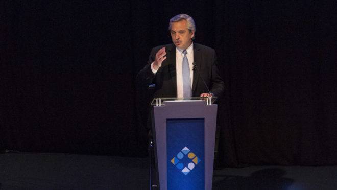 O candidato à presidência da Argentina Alberto Fernández durante debate em Buenos Aires, 20 de outubro de 2019