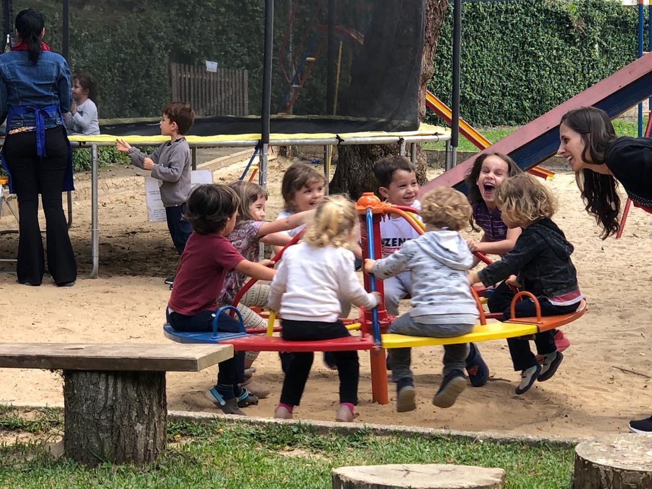 Casa Poppins oferece espaço de brincar e contato com a natureza