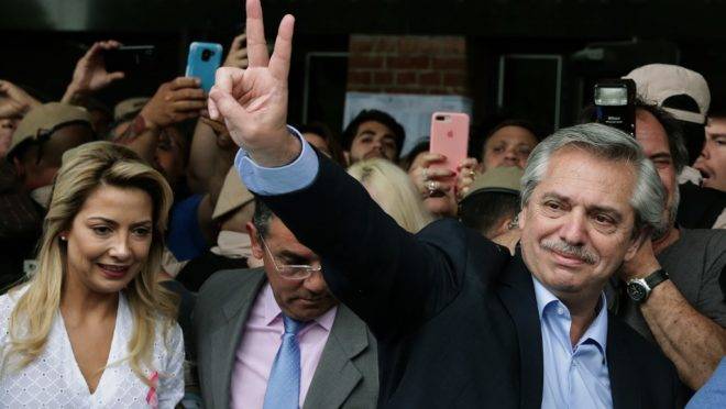 Candidato à presidência da Argentina Alberto Fernández, após votar em Buenos Aires