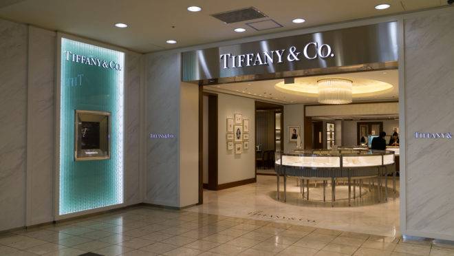 A Tiffany contratou consultorias para examinar a oferta, mas ainda não deu resposta