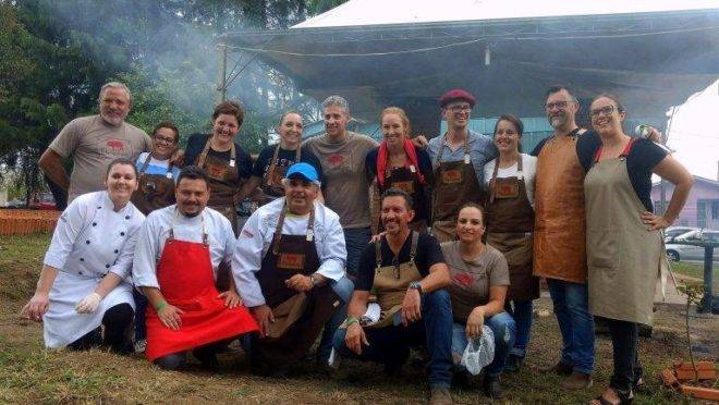 Os Porcadeiros em evento anterior realizado em Palmeira. Domingo que vem estarão novamente reunidos em Palmeira, para uma Festa Polaca.