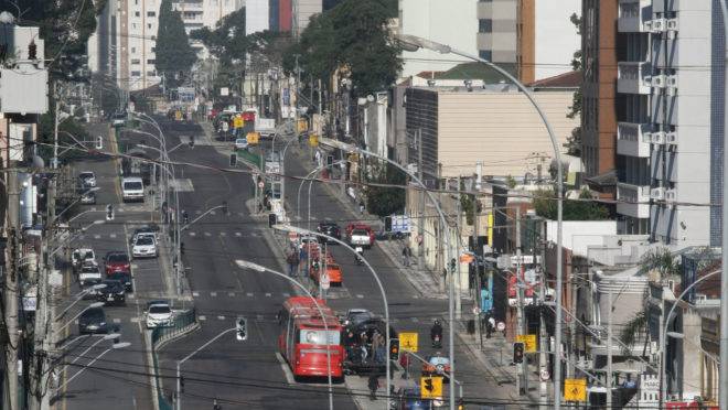 Cada trecho da Avenida João Gualberto, entre o Colégio Estadual do Paraná e o Terminal Santa Cândida, vai ter uma cor de ipê.