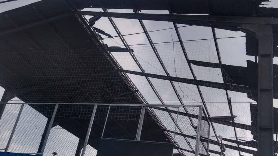 Chuva forte causa destelhamentos na região de Curitiba Chuva forte causa destelhamentos na região de Curitiba