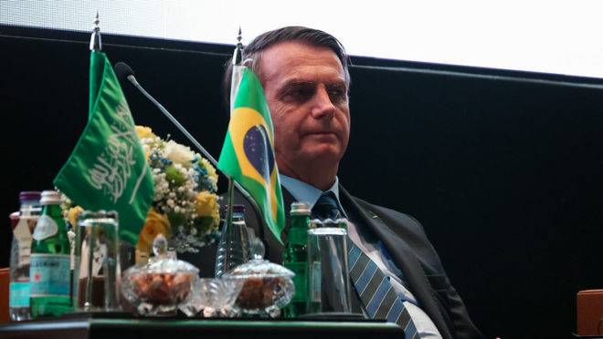 Bolsonaro passou a noite em claro na Arábia Saudita, após a divulgação da reportagem no Jornal Nacional.
