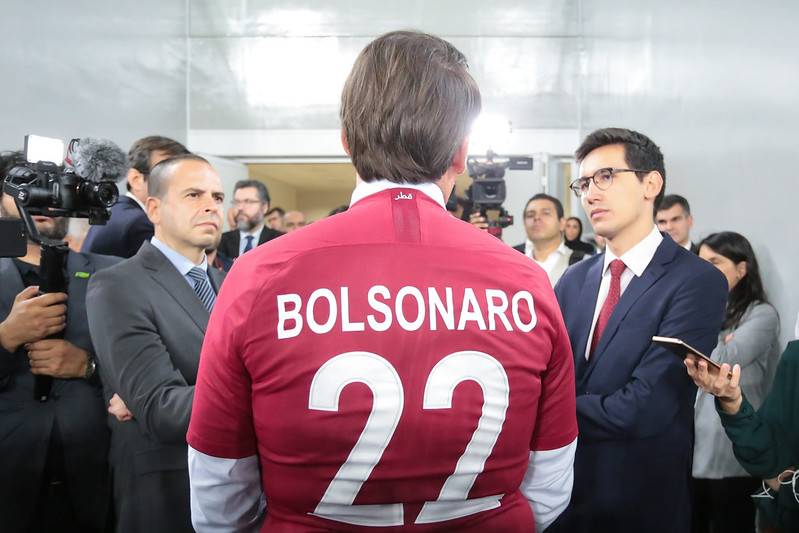 Aliança pelo Brasil, o novo partido de Jair Bolsonaro, já tem logomarca Presidente da República, Jair Bolsonaro durante Visita ao estádio de futebol Al Janoub.