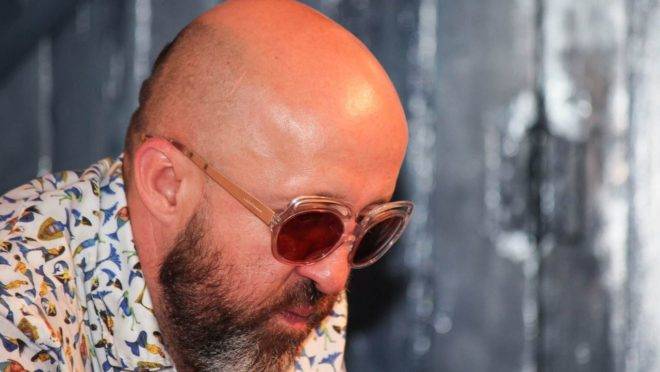 Fabrício Carpinejar: “a inveja não traz felicidade, só quer estragar a felicidade do outro para todo mundo ficar igualmente triste”.