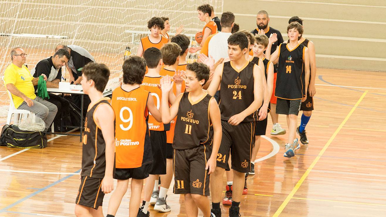 No basquete a parceria é com a NBA Basketball School, que oferece treinamento em quadra, exercícios de força, condicionamento e educação da modalidade, para jovens atletas entre 6 e 17 anos No basquete a parceria é com a NBA Basketball School, que oferece treinamento em quadra, exercícios de força, condicionamento e educação da modalidade, para jovens atletas entre 6 e 17 anos