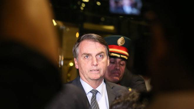 Presidente dá entrevista ao chegar em Riad, na Arábia Saudita.Durante a viagem, ele fez ataques a Witzel.