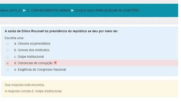 Em uma das questões, a resposta certa para a pergunta “a saída de Dilma Rousseff da presidência da república se deu por meio de” era “golpe institucional”. Na verdade, foi um impeachment, previsto na Constituição. Em uma das questões, a resposta certa para a pergunta “a saída de Dilma Rousseff da presidência da república se deu por meio de” era “golpe institucional”. Na verdade, foi um impeachment, previsto na Constituição.