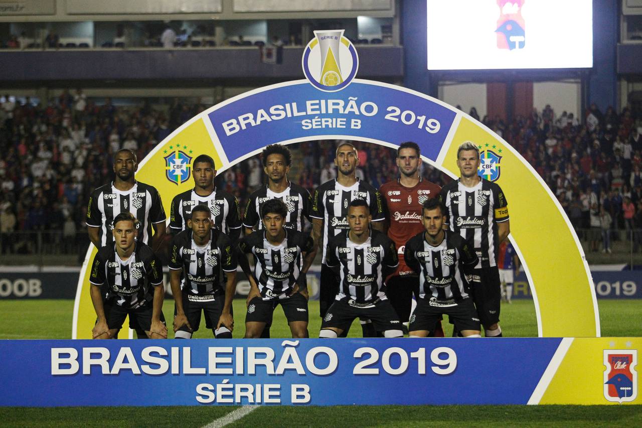 Figueirense teve problemas desde que passou a ser gerido por uma empresa. Jogadores se negaram a jogar após salários atrasados na Série B Figueirense teve problemas desde que passou a ser gerido por uma empresa. Jogadores se negaram a jogar após salários atrasados na Série B