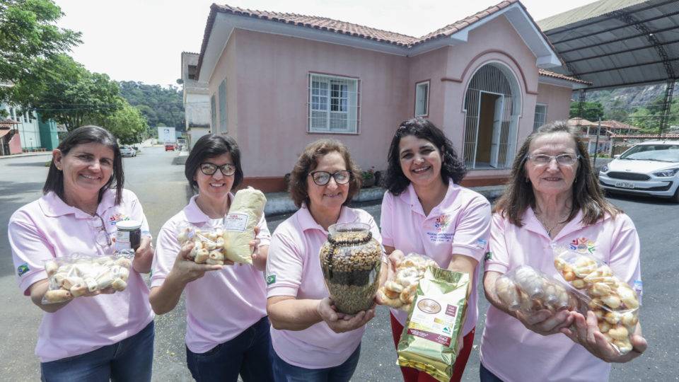 Organizadas e com espírito empreendedor, mulheres lideram produção de cafés especiais As cafeicultoras da Associação de Mulheres Empreendedoras da Agricultura Familiar de Vila Pontões, em Afonso Cláudio (ES), estão tomando a dianteira na produção de cafés especiais e outros produtos.