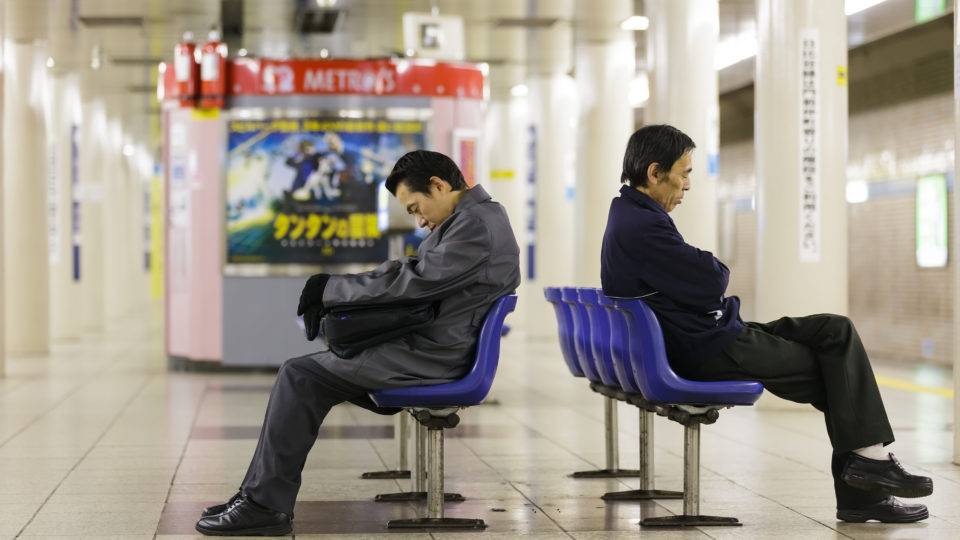 Microsoft testa semana de 4 dias no Japão e produtividade cresce 40% trabalhadores japão toquio
