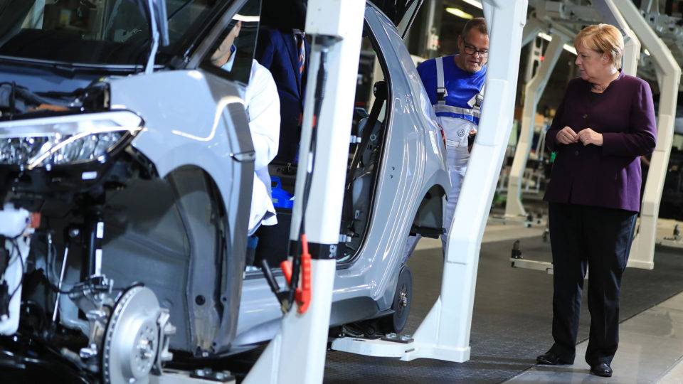 Angela Merkel visita fábrica de elétricos da Volkswagen
