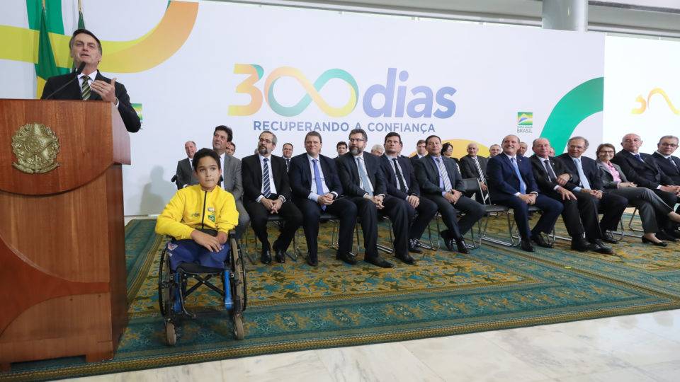 300 dias de governo. 600 dias sob pressão 300 dias de governo. 600 dias sob pressão