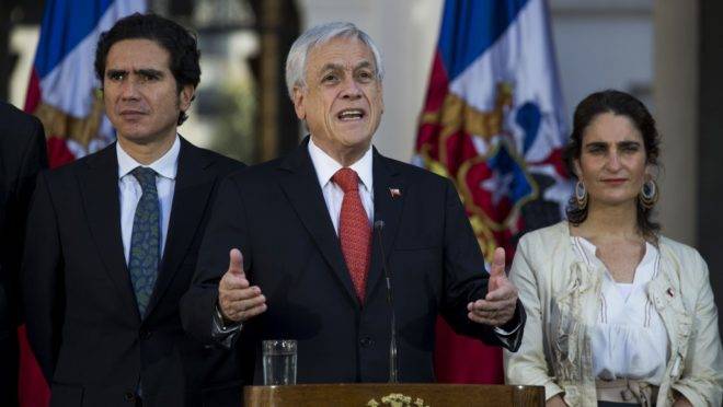 O presidente do Chile, Sebastián Piñera, fala durante cerimônia de assinatura de um acordo de garantia de salário mínimo, parte das ações do governo para atender as demandas dos manifestantes após semanas de protestos, 6 de novembro