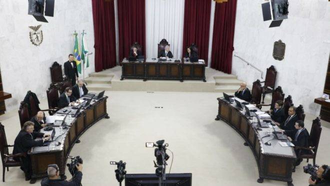 Sessão do TCE, nesta quarta-feira (6), foi dedicada à análise das contas de 2018 do governo do Paraná