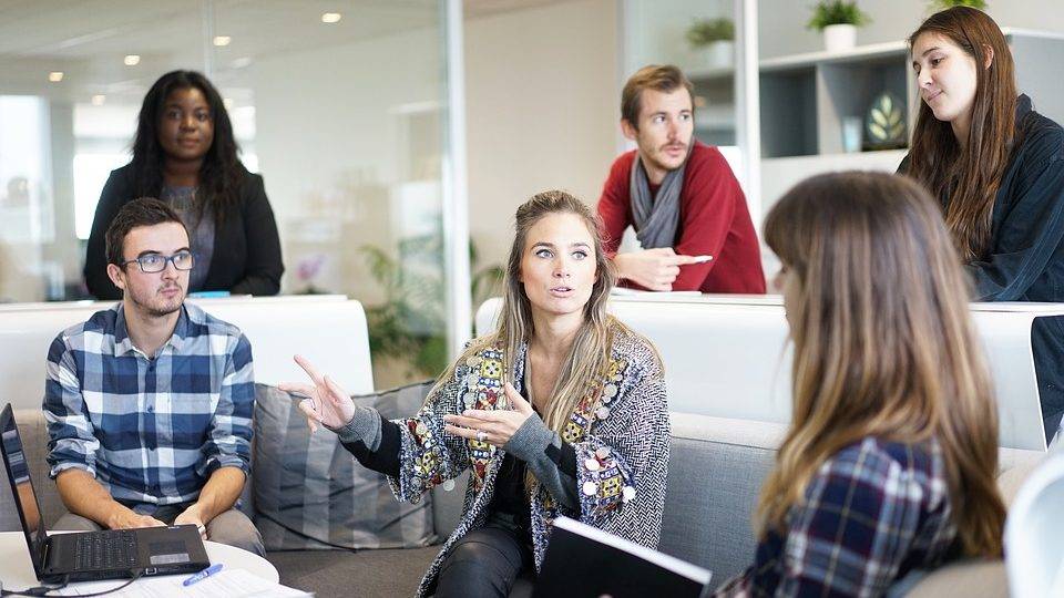 Mulheres líderes: encontro em Curitiba vai debater produtividade nas empresas Evento WOMAN on TOP é gratuito e acontece no dia 5 de dezembro, em Curitiba.