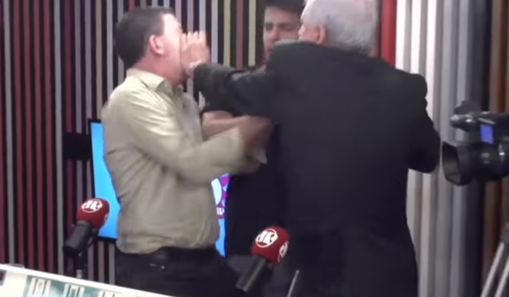 Augusto Nunes agride Glenn Greenwald, que revida: ânimos exaltados.