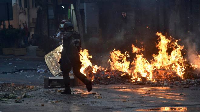 Manifestantes bloqueiam ruas em protestos no Chile