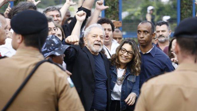 Defesa de Lula questiona a suposta parcialidade do ex-juiz Sergio Moro para julgá-lo.