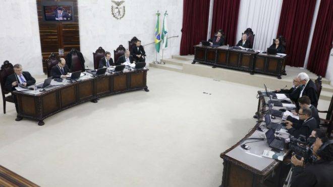 Sessão do Pleno do Tribunal de Contas do Estado do Paraná (TCE-PR) em 6 de novembro de 2019