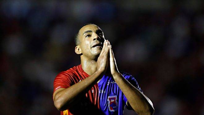 Jenison não teve um grande desempenho contra o Vitória. Foto: Albari Rosa/Gazeta do Povo