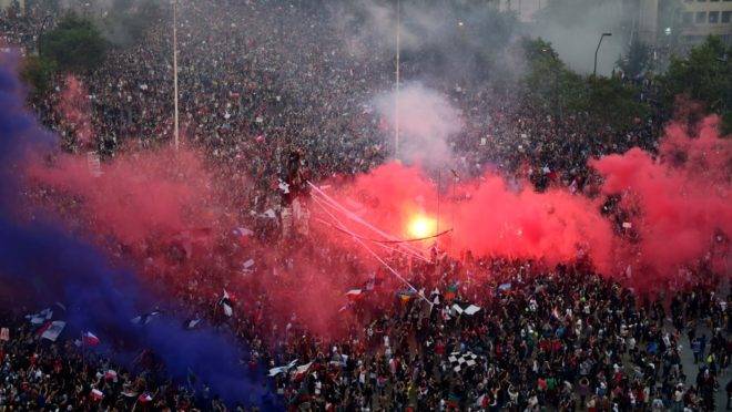 Manifestação contra o governo do presidente Sebastián Piñera em Santiago, Chile, 8 de novembro de 2019