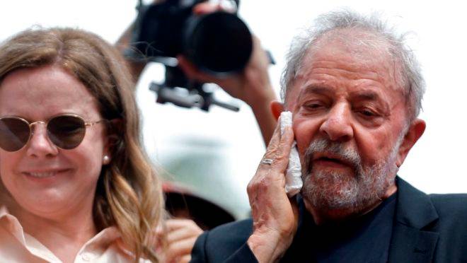 Gleisi Hoffmann e Lula durante ato neste sábado no Sindicato dos Metalúrgicos: Lava Jato tem sofrido sucessivas derrotas no STF.