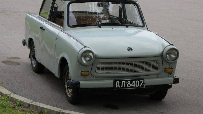 Foram muitos os carros ruins produzidos ao longo do século XX. Mas o Trabant, símbolo do comunismo na Alemanha Oriental, é o pior de todos.