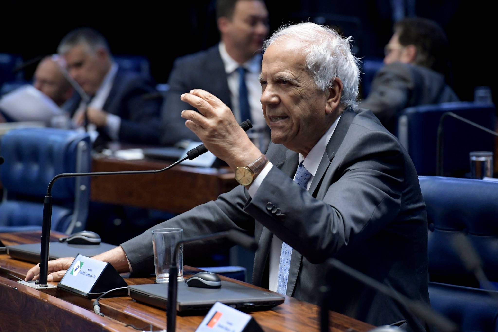 Oriovisto e PEC Emergencial: redução de salários de políticos