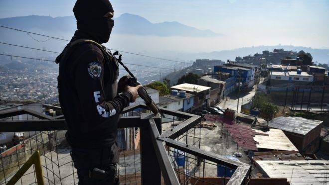 Membro das Forças de Ações Especiais (FAES)