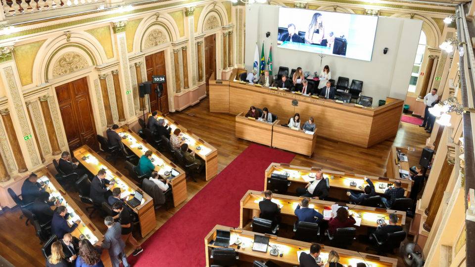 Sessão plenária na Câmara Municipal de Curitiba