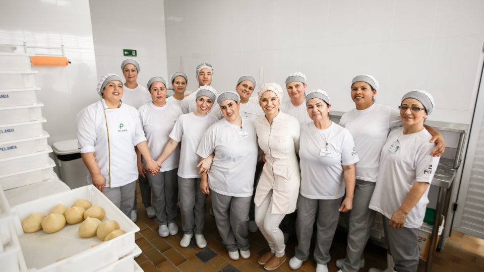 Equipe da fábrica de salgados dos Postos Pelanda