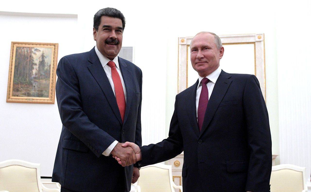 Nicolás Maduro, ditador da Venezuela, e Vladimir Putin, presidente da Rússia, em encontro no Kremlin. Crise na Venezuela deverá ser pauta da Cúpula do Brics, em Brasília.