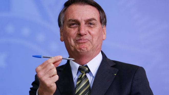 MP do Contrato Verde Amarelo extingue exigência de registro profissional para jornalistas e outras profissões.