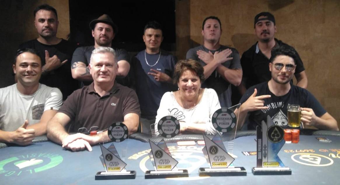 Mesa final do torneio paralelo. Mesa final do torneio paralelo.