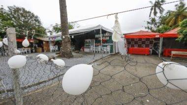 Poucas pessoas ainda são vistas no acampamento. Itens estão sendo carregados aos poucos em caminhões.