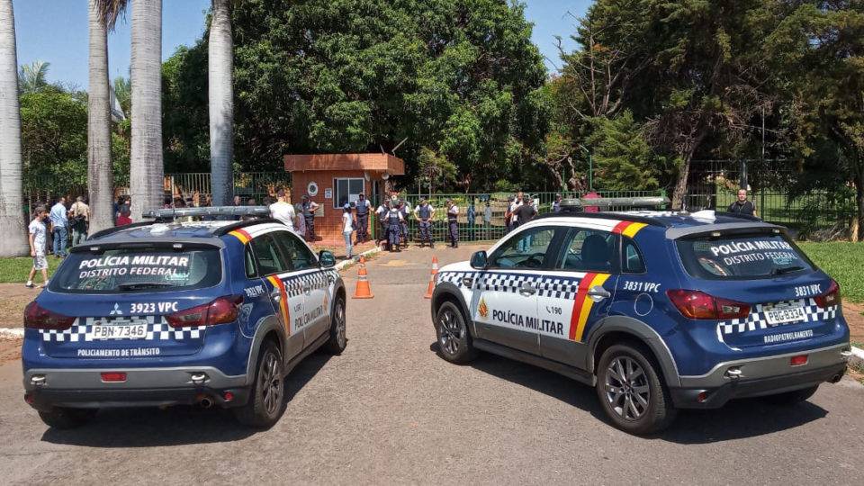 Polícia militar patrulha os arredores da embaixada da Venezuela em Brasília