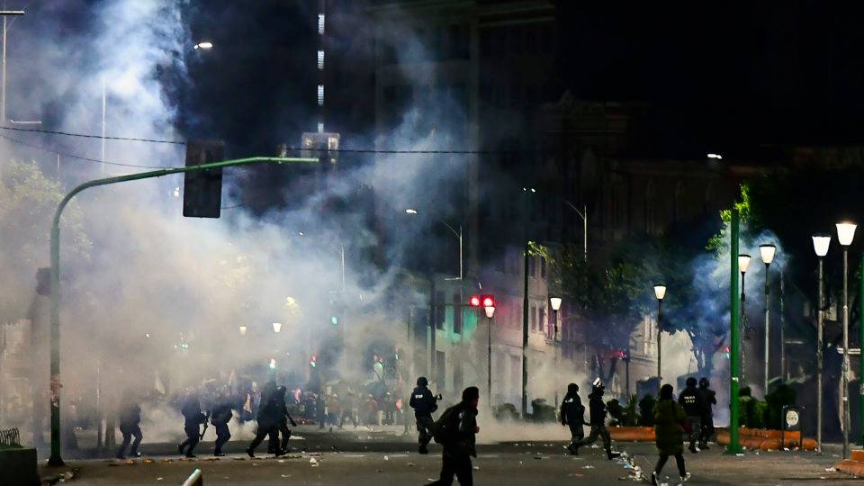 Forças de segurança patrulham as ruas de La Paz