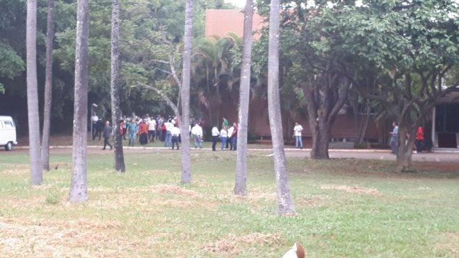 Visão externa da embaixada da Venezuela, em Brasília.