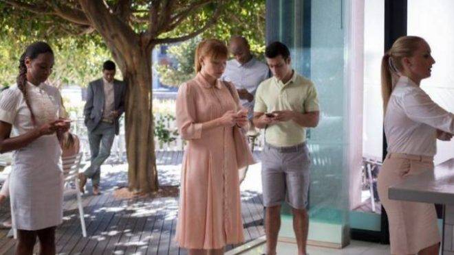 Reprodução de cena do episódio “Queda livre”, do seriado Black Mirror (Netflix)